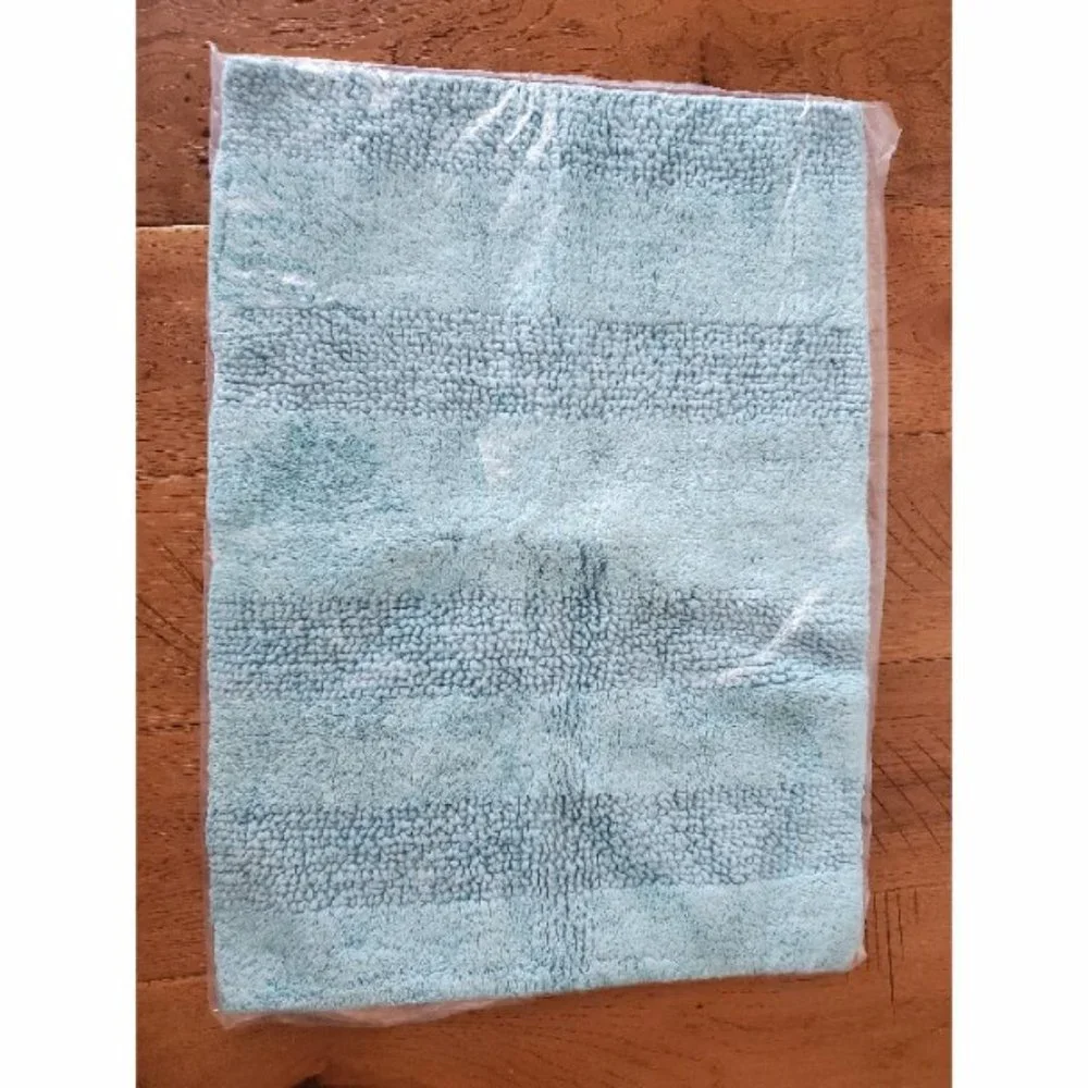 NWT Aqua color bath mat rug 17 inches x 24 inches stripe loop textured